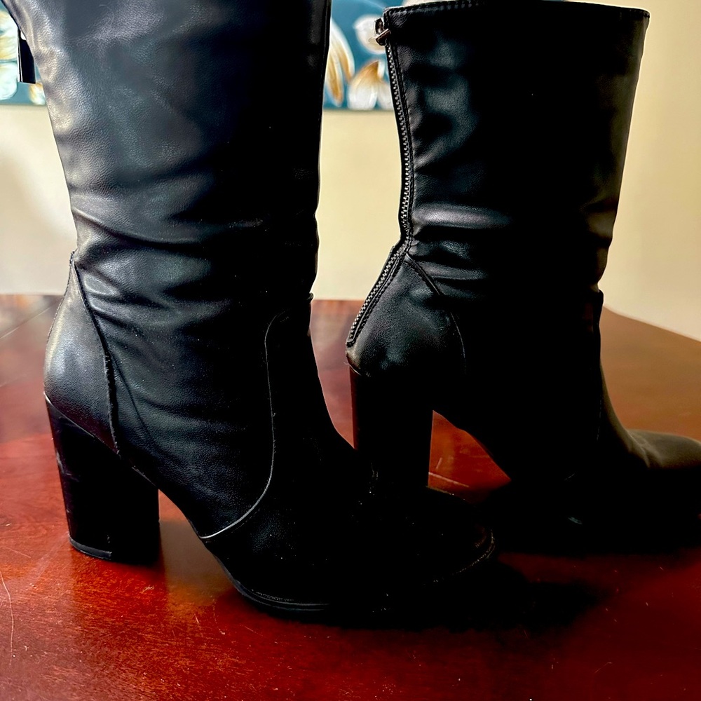 Mid-calf  boots